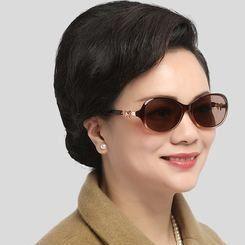 打扮：衣服不选艳色、少戴金饰更显年轻瓦力棋牌游戏这才是中老年女人该有的(图14)
