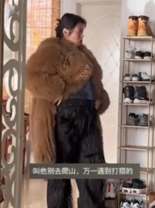 打扮：衣服不选艳色、少戴金饰更显年轻瓦力棋牌游戏这才是中老年女人该有的(图27)