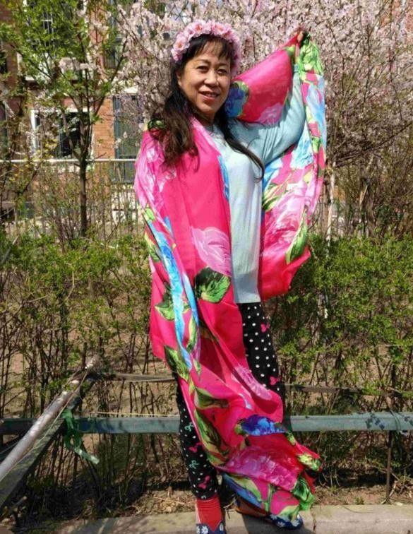 打扮：衣服不选艳色、少戴金饰更显年轻瓦力棋牌游戏这才是中老年女人该有的(图25)