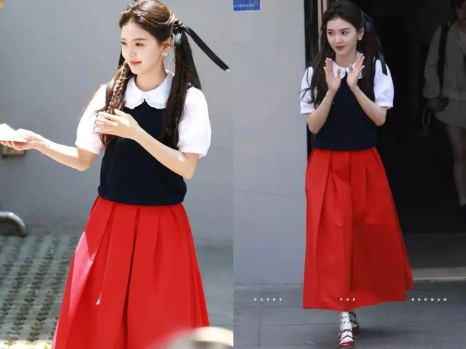 ”惊艳了！叠穿下的搭配减龄又时髦瓦力游戏被章若楠的“衬衫+针织衫(图4)