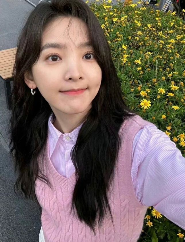 ”惊艳了!叠穿下的搭配减龄又时髦瓦力游戏被章若楠的“衬衫+针织衫(图8) ”惊艳了!叠穿下的搭配减龄又时髦瓦力游戏被章若楠的“衬衫+针织衫(图8)